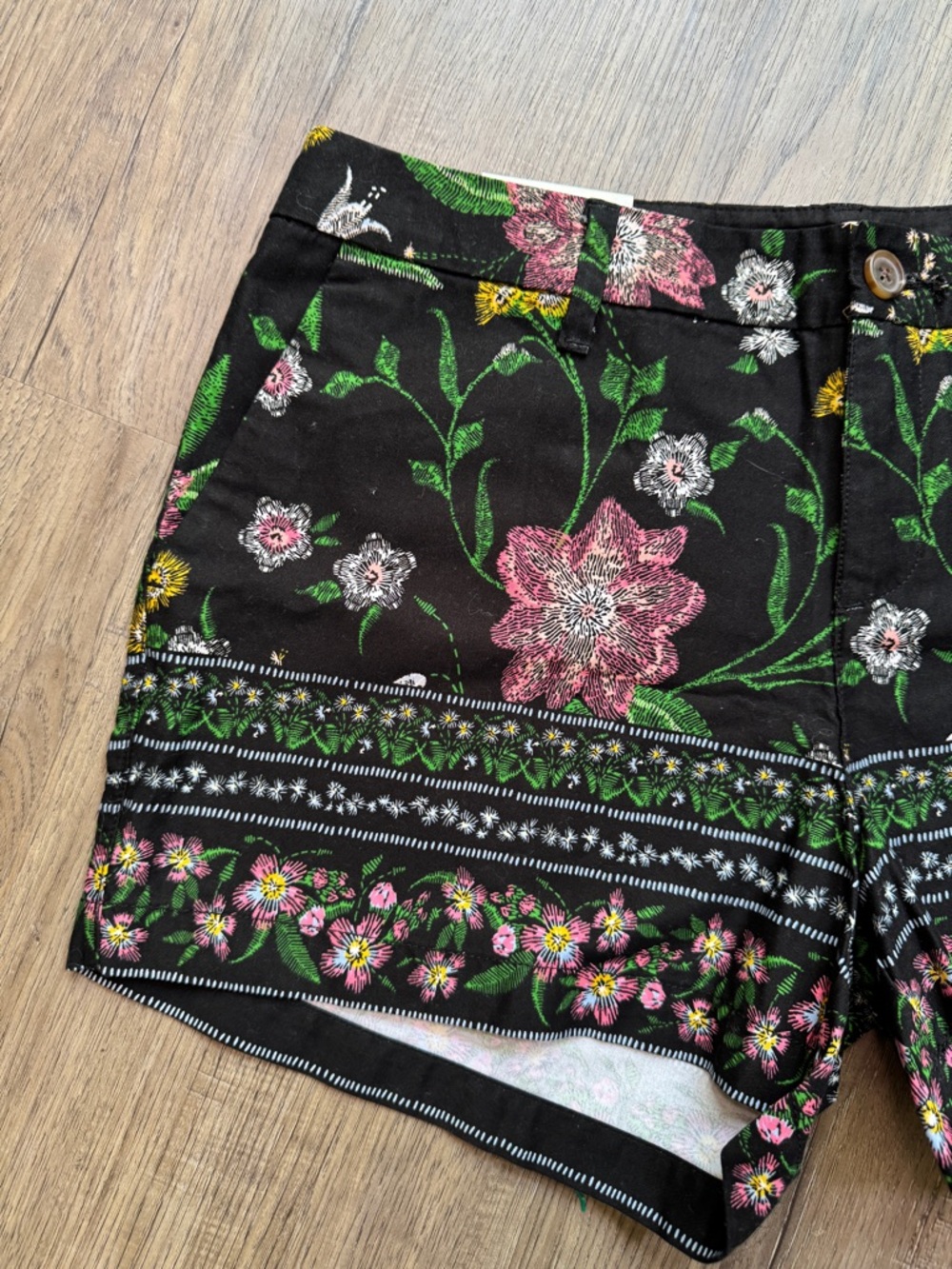 Old Navy Everyday Short - Black Floral Pattern - Size 6 - Picture 3 of 11